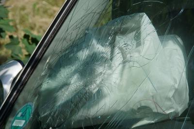 Bad Herrenalb: schwerer Verkehrsunfall mit einem Pkw - eine Person schwer Verletzt